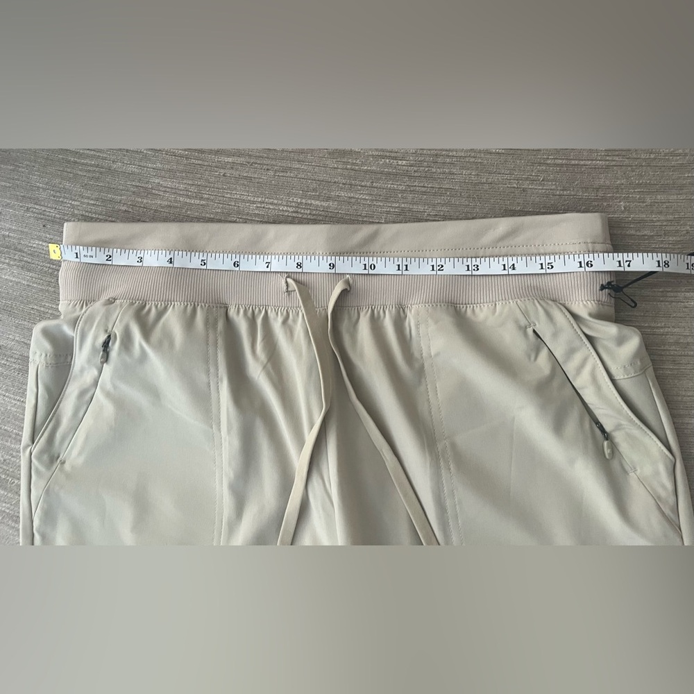 Kyodan Featherweight Collection Ultra-Legger Cream Capri Jogger Size L NWT - Picture 15 of 15